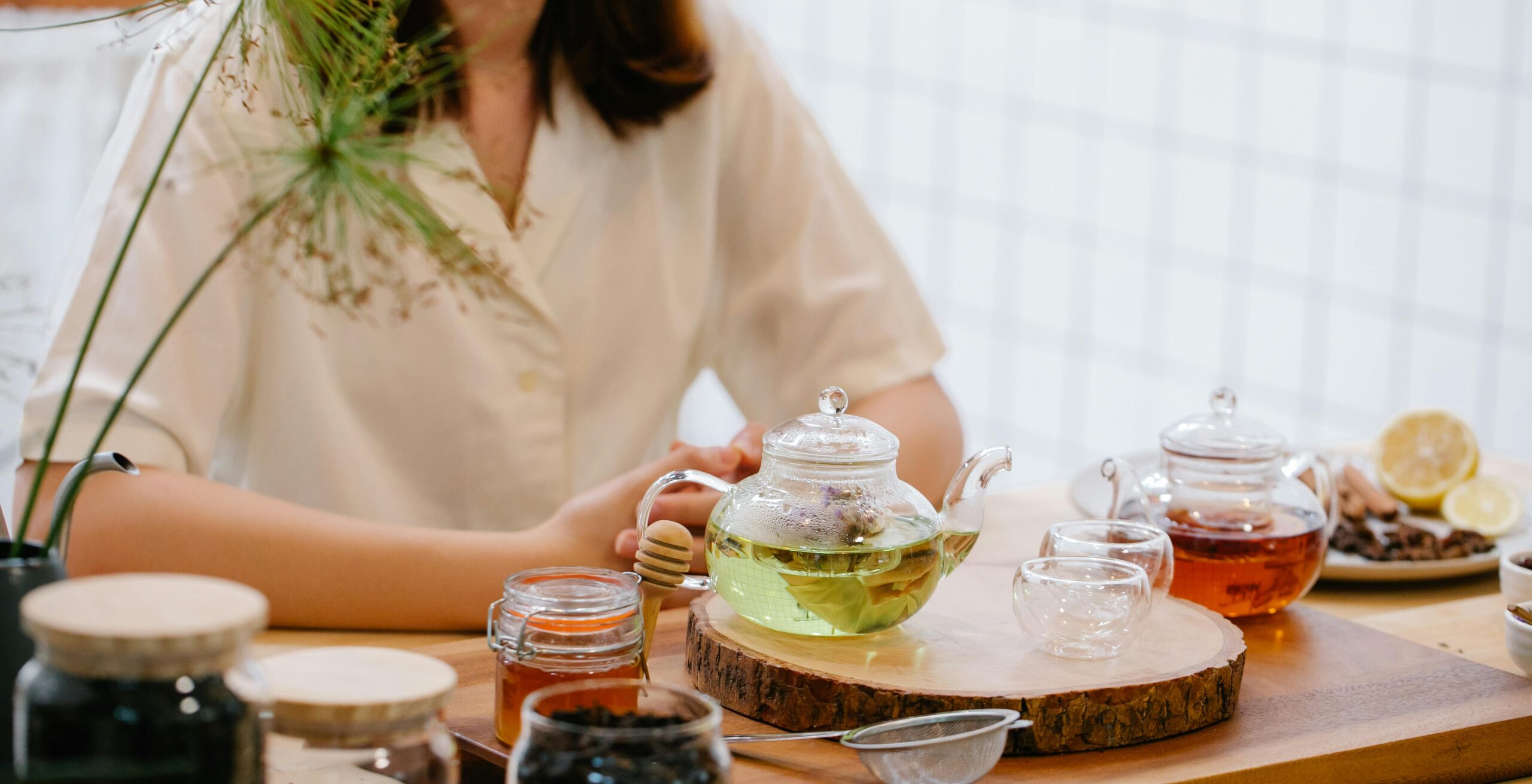 belly bloat natural remedy woman relieving bloating naturally